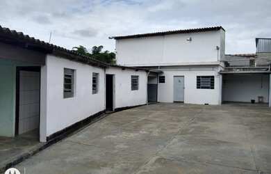 Imagem: O depósito possui 5 Vagas na garagem, 1.547m² de Área e