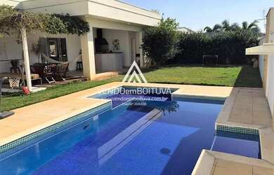 Imagem: A casa em condomínio possui 3 Dormitórios, 3 Banheiros, 4