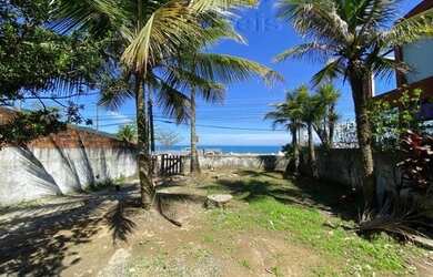 Imagem: A casa possui 2 Dormitórios, 1 Banheiro, 3 Vagas na garagem