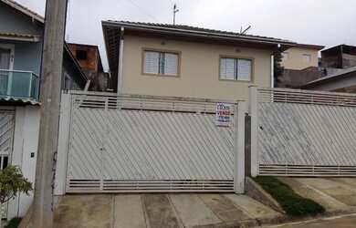 Imagem: A casa possui 2 Dormitórios, 2 Banheiros, 2 Vagas na garagem