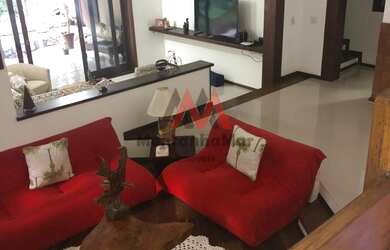 Imagem: A casa em condomínio possui 5 Dormitórios, 5 Banheiros, 3