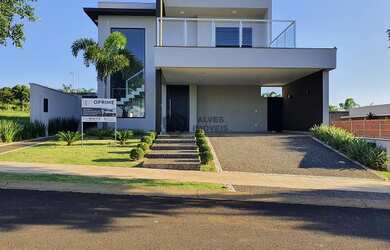 Imagem: A casa em condomínio possui 1 Dormitório, 4 Banheiros, 4 Vagas