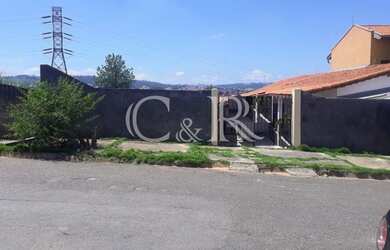 Imagem: A casa possui 2 Dormitórios, 1 Banheiro, 2 Vagas na garagem