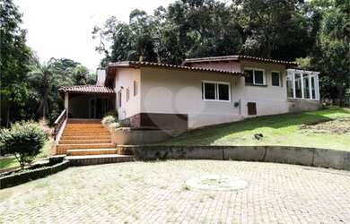 Imagem: A casa em condomínio possui 5 Dormitórios, 5 Banheiros, 5