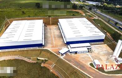 Imagem: O depósito possui 5 Vagas na garagem, 15000m² de Área e está