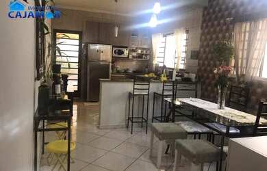 Imagem: A casa possui 3 Dormitórios, 3 Banheiros, 2 Vagas na garagem