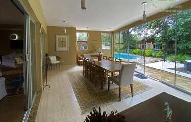 Imagem: A casa em condomínio possui 4 Dormitórios, 5 Banheiros, 5