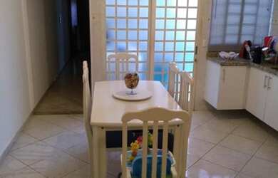 Imagem: A casa em condomínio possui 2 Dormitórios, 1 Banheiro, 110m²