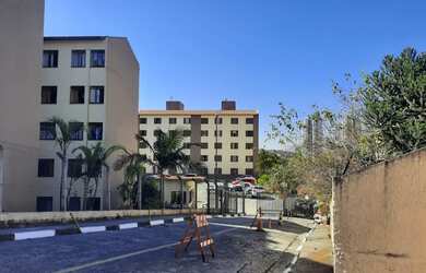 Imagem: O apartamento possui 2 Dormitórios, 1 Banheiro, 1 Vaga na garagem