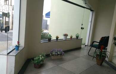 Imagem: O depósito possui 3 Vagas na garagem, 120m² de Área e está