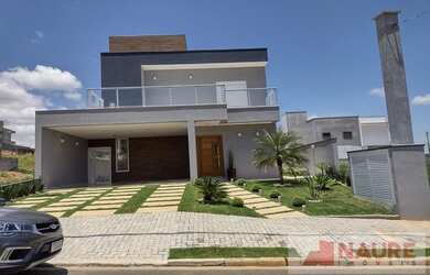 Imagem: A casa possui 3 Dormitórios, 4 Banheiros, 4 Vagas na garagem