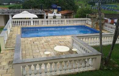 Imagem: A chácara possui 250m² de Área e está localizado em Portão