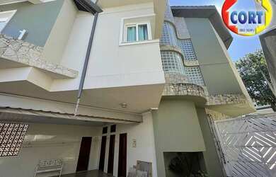 Imagem 6: Casa para venda com lareira e quintal em condomínio de Arujá