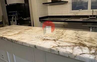 Imagem: O apartamento possui 3 Dormitórios, 5 Banheiros, 3 Vagas na