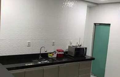 Imagem: A casa possui 2 Dormitórios, 2 Banheiros e 1 Vaga na garagem