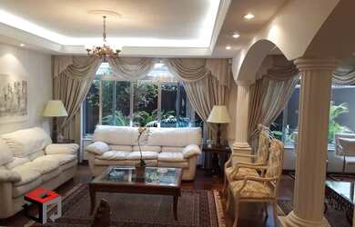 Imagem: A casa possui 5 Dormitórios, 5 Banheiros, 5 Vagas na garagem