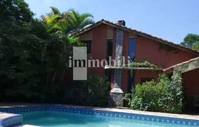 Imagem: A casa possui 5 Dormitórios, 5 Banheiros, 3 Vagas na garagem