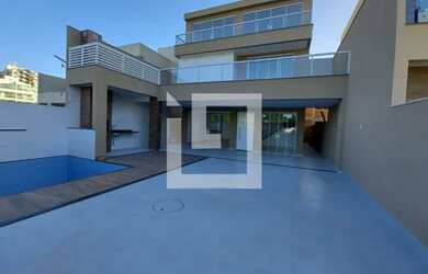 Imagem: A casa em condomínio possui 3 Dormitórios, 5 Banheiros, 3