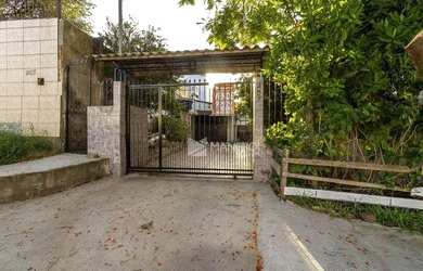 Imagem: A casa possui 4 Dormitórios, 3 Banheiros, 5 Vagas na garagem