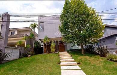 Imagem: A casa possui 4 Dormitórios, 5 Banheiros, 5 Vagas na garagem