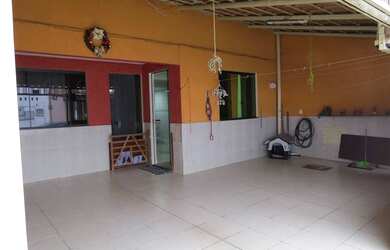 Imagem: A casa possui 3 Dormitórios, 2 Banheiros e 2 Vagas na garagem