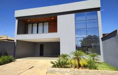 Imagem: A casa em condomínio possui 5 Dormitórios, 4 Banheiros, 3