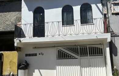 Imagem: A casa possui 4 Dormitórios, 4 Banheiros, 1 Vaga na garagem