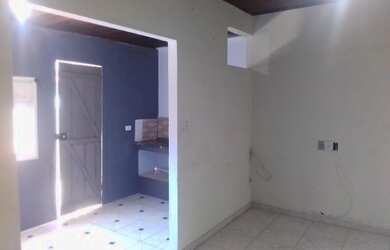 Imagem: A casa possui 1 Dormitório, 1 Banheiro e está localizado