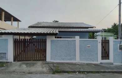 Imagem: A casa possui 2 Dormitórios, 2 Banheiros, 2 Vagas na garagem