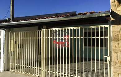 Imagem: A casa possui 3 Dormitórios, 1 Banheiro, 1 Vaga na garagem