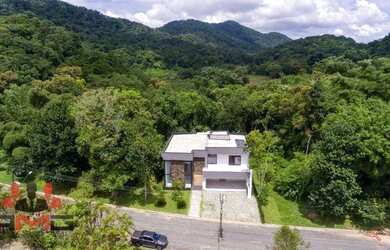 Imagem: A casa em condomínio possui 4 Dormitórios, 5 Banheiros, 4