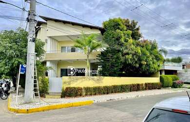 Imagem: A casa em condomínio possui 4 Dormitórios, 4 Banheiros, 2