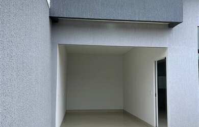 Imagem: A casa possui 2 Dormitórios, 2 Banheiros, 1 Vaga na garagem