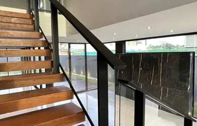 Imagem 2: Casa de condomínio para venda possui 357 metros quadrados com 5 quartos