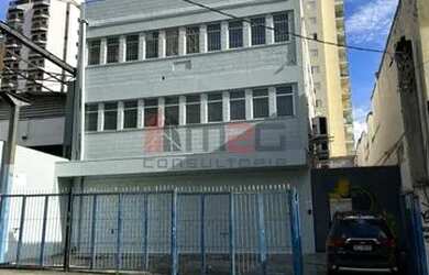 Imagem: O depósito possui 5 Vagas na garagem, 500m² de Área e está