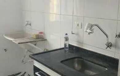 Imagem: O apartamento possui 2 Dormitórios, 1 Banheiro, 1 Vaga na garagem