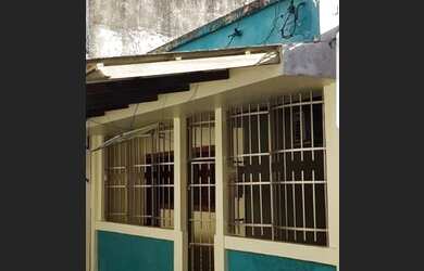 Imagem: A casa possui 3 Dormitórios, 3 Banheiros, 1 Vaga na garagem