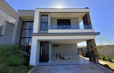 Imagem: A casa em condomínio e possui 3 Dormitórios, Suítes, 3 Banheiros