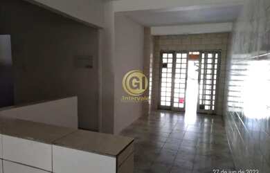 Imagem: A casa possui 2 Dormitórios, 1 Banheiro, 2 Vagas na garagem