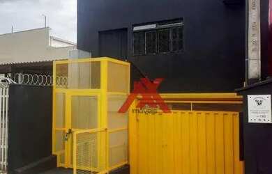 Imagem: O depósito possui 2 Vagas na garagem, 115m² de Área e está