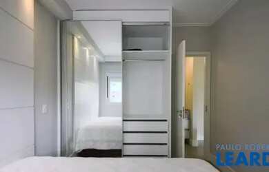 Imagem: O apartamento possui 1 Dormitório, 1 Banheiro, 1 Vaga na garagem