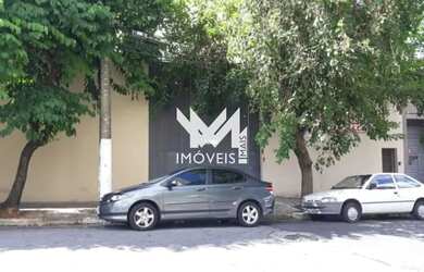 Imagem: O depósito possui 4 Vagas na garagem e 805m² de Área e está