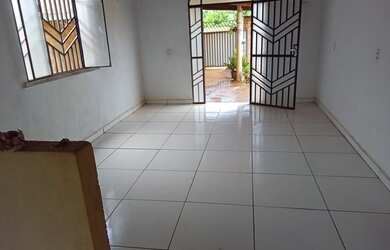 Imagem: A casa possui 2 Dormitórios, 1 Banheiro, 1 Vaga na garagem