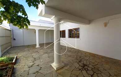 Imagem: A casa possui 3 Dormitórios, 2 Banheiros, 3 Vagas na garagem