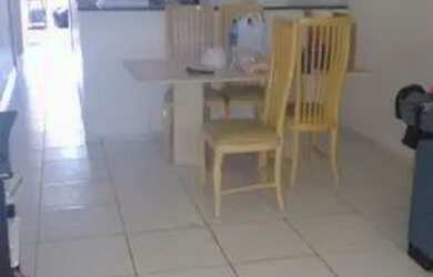 Imagem: A casa possui 3 Dormitórios, 4 Banheiros, 2 Vagas na garagem