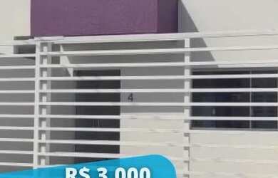 Imagem: A casa possui 3 Dormitórios, 3 Banheiros, 2 Vagas na garagem