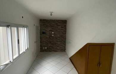 Imagem: A casa possui 3 Dormitórios, 2 Banheiros, 1 Vaga na garagem