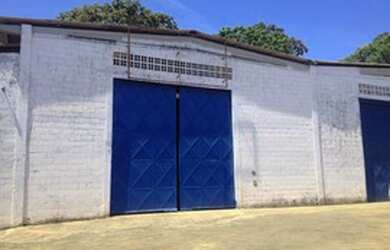 Imagem: O depósito possui 2 Vagas na garagem, 160m² de Área e está