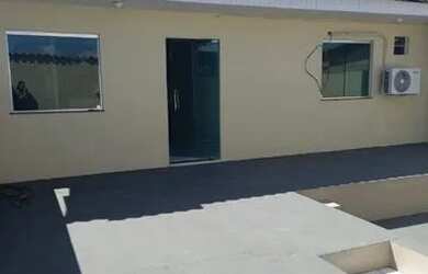 Imagem: A casa possui 2 Dormitórios, 3 Banheiros, 1 Vaga na garagem