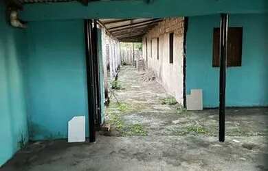 Imagem: A casa possui 2 Dormitórios, 2 Banheiros, 2 Vagas na garagem